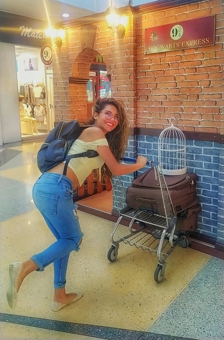 Anyanosky's tweet image. Me fui  en el expreso de Hogwarts en el  andén secreto  9¾. #sambil #HarryPotter