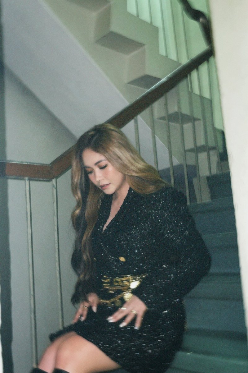 Nag enjoy ako sa ASAP @asapofficial kahapon. Salamat sa mga bumuhay ulet sa chinito on Tiktok! Dahil sainyo ayan napasayaw tayo sa opening hahaha! ♥️ 

Makeup - <a href="/janellcapuchino/">Janell Capuchino</a> 
Hair - Cristine Benoman
Styling - Ica Villanueva &amp; Frances Torres