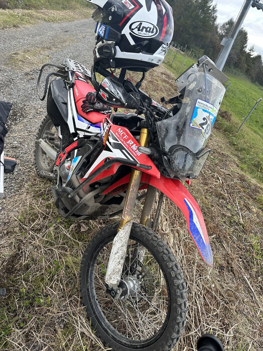 Q_Ykou's tweet photo. 10/8-2023CROSS MISSION＆MOTORADA みちのくアドベンチャーラリー参加しました🏍️
14時過ぎ無事完走。初心者向けのイベントと書いてあったが、なかなかハード体感8割ダート。
時間も考えると中級者向けかなと。
シーズン終わりなので2部山のタイヤで走ったが、ベストコンディションで走りたかった🫨 https://t.co/oE3Z7R4RUi
