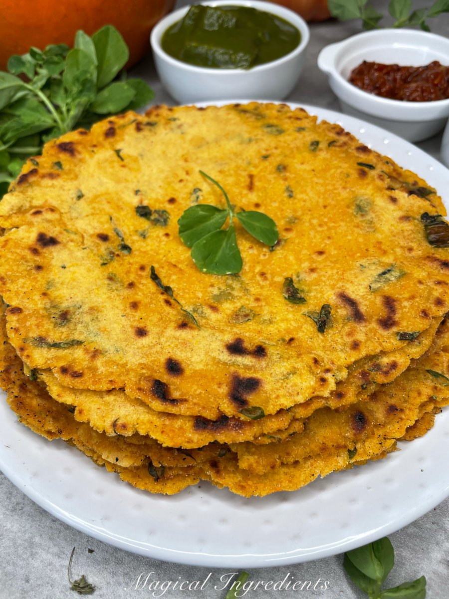 These #vegan #pumpkin #methi #makkiroti boast with all #natural #flavors and vibrant color! These use the #seasonalproduce and are easy to make. These are perfect #fallfood that is budget friendly too. #fallrecipes #fallflavor magical-ingredients.com/2023/10/pumpki…