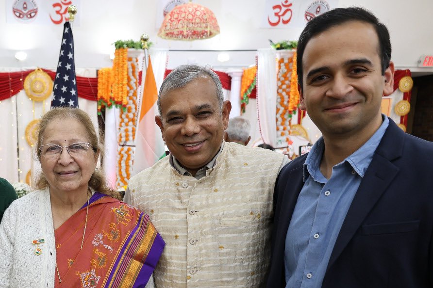 It was an absolute please meeting Tai <a href="/S_MahajanLS/">Sumitra Mahajan 'tai'</a>, along with <a href="/ajpatwardhan/">Aditya J. Patwardhan</a> at Chicago Kali Bari. 

A former Speaker of the 16th Lok Sabha, Taiji is an inspiration to millions in public life, especially women.