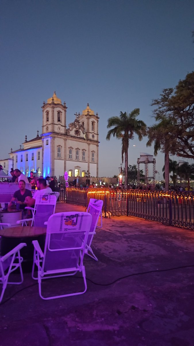 MatheusBuente's tweet photo. Muito obrigado ❤️ a geral que colou hoje no rolé histórico do #SSAMAPPING me sinto orgulhoso por ter sido considerado um representante da Cidade Baixa nesse evento. Mais um dia que a história e o humor me presentearam com felicidade. https://t.co/4DyTVk4qzM