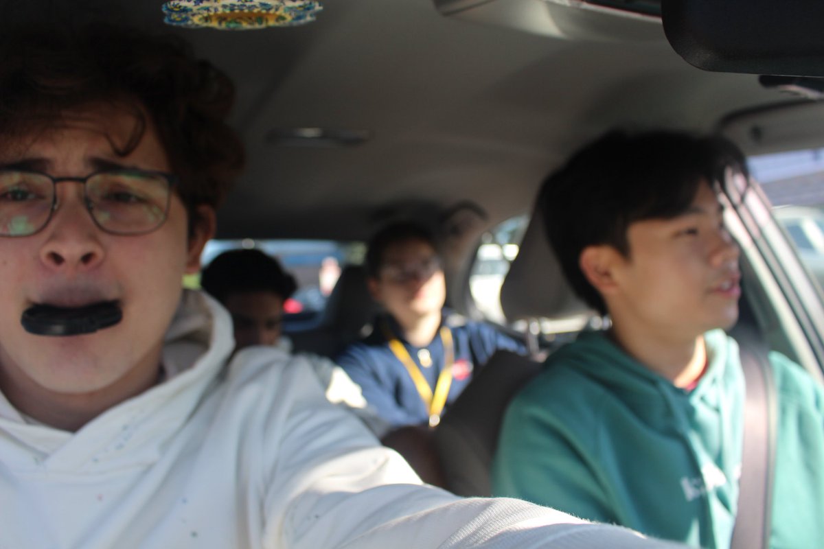 iS0fps's tweet photo. fun times at red bull regionals w/ the boys :) https://t.co/4ekLqi9fRa