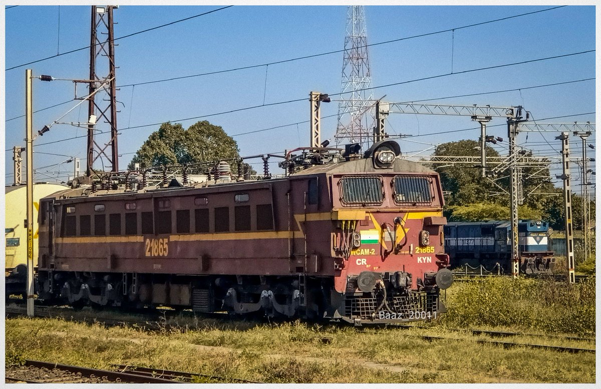 Aniket46_'s tweet photo. Two classic Locomotives of IR !
Inframe - #Kalyan #WCAM2 #21865 + #Gooty (Now GTL) #WDM3D #11377 rests at #Mammad Jn yard !!
#NFRailEnthusiasts
@BhusavalDivn | @Central_Railway | @RailMinIndia | @AshwiniVaishnaw https://t.co/m18mu1CcBl