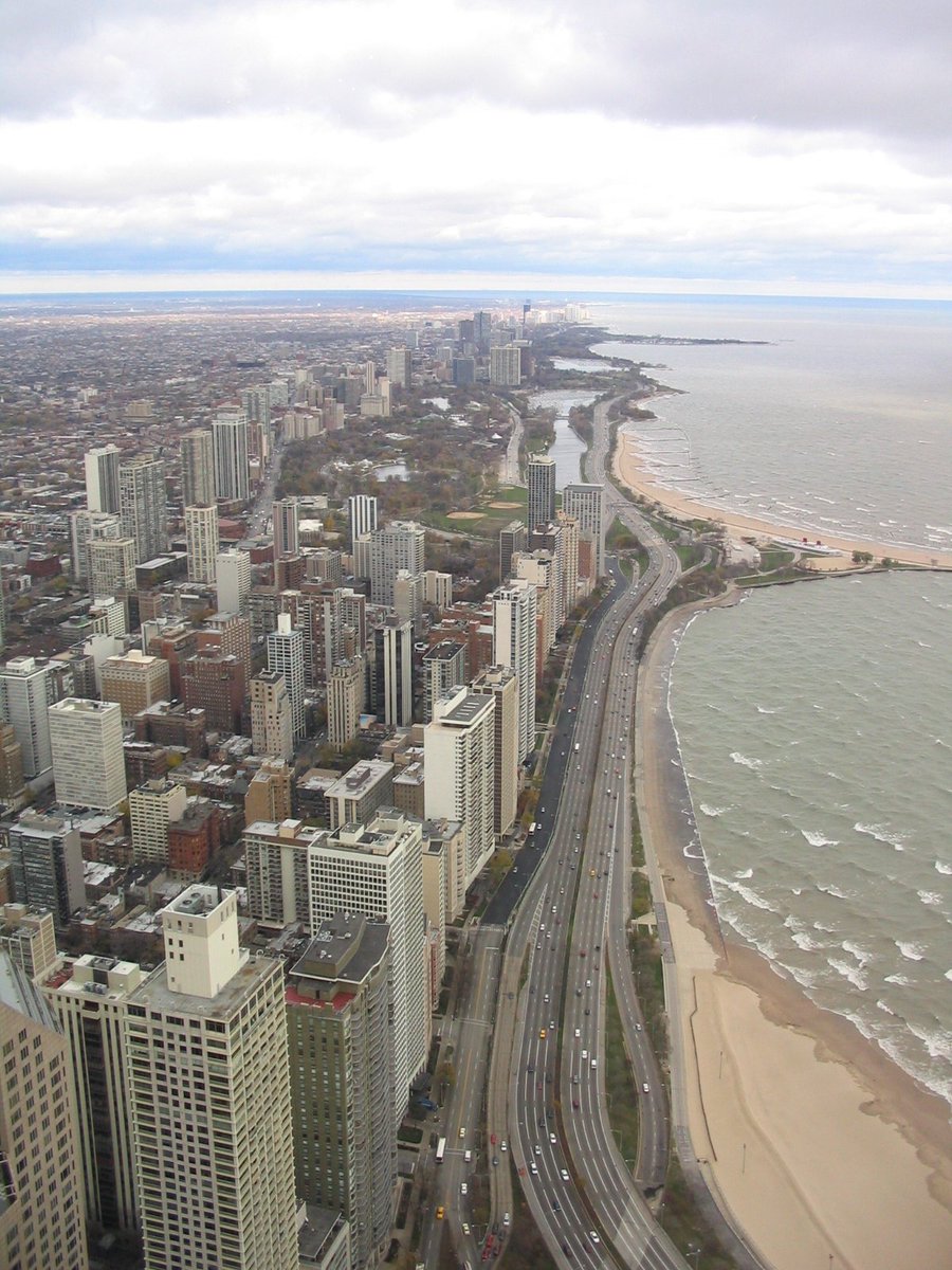 Speaking4Trees's tweet photo. I know it's cool driving on DuSable LSD, but from a sober point of view, who thought to take our most valuable public land asset and construct a six-lane highway on it?
The City of Chicago.
#RedefineTheDrive
#DepaveLSD
#ChicagoLakefrontNationalPark
For more history and Redefine The Drive:
https://t.co/bhKNQ9gVWg
https://t.co/qXqIwoCu7z.
https://t.co/cOaQz2Z5Vm.