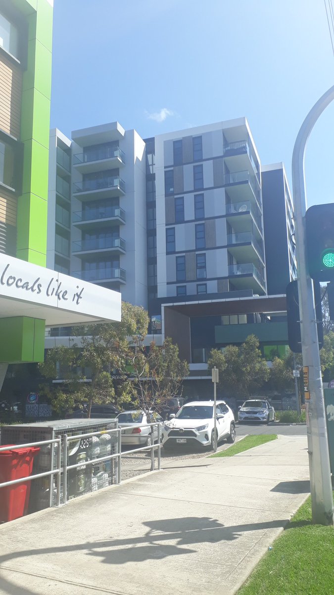 MelbOnTransit's tweet image. Housing has changed but bus timetable hasn't (for decades).  Albion St, Brunswick West on Route 503.  #springst