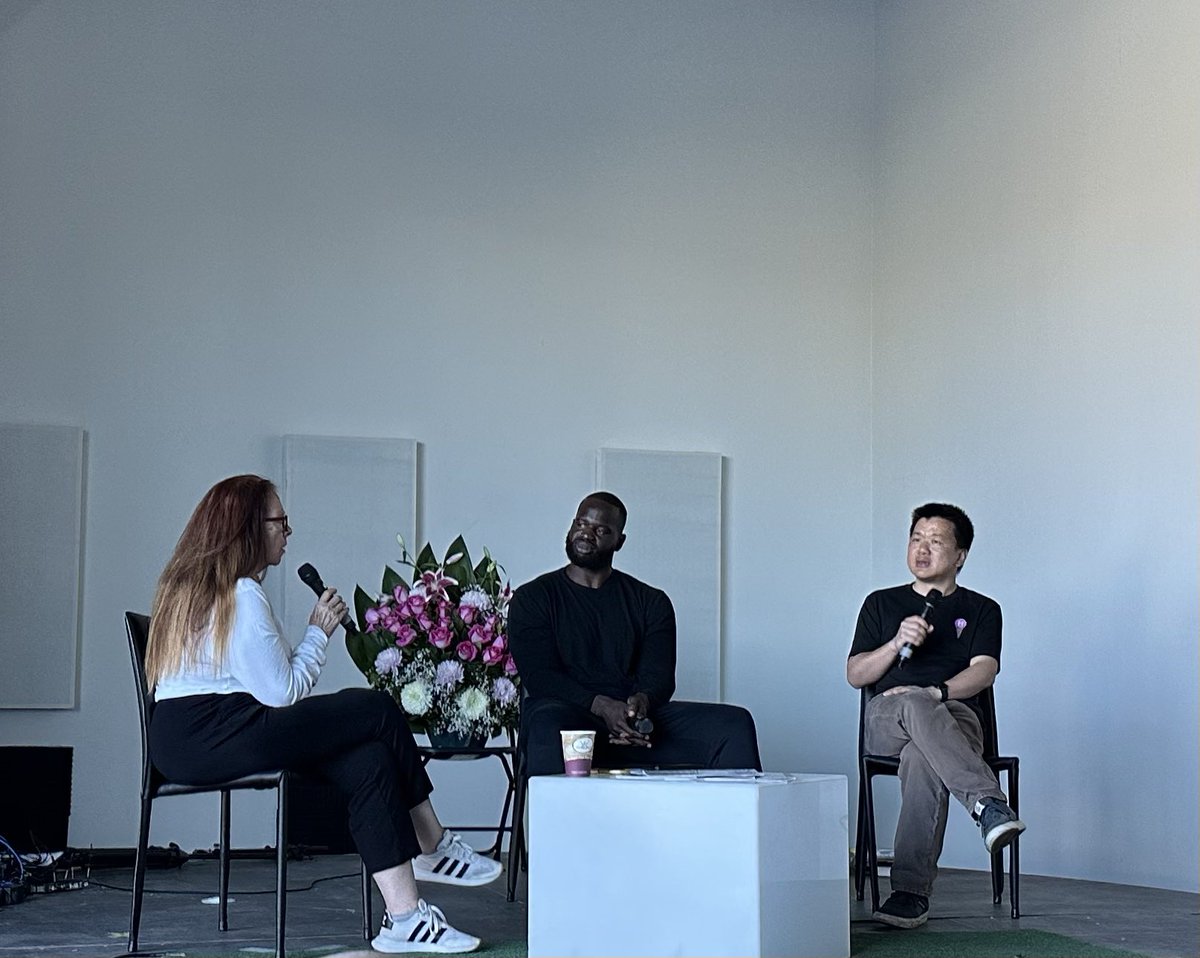 hbar1000's tweet image. DAY 🔟 of the #DRIVE

DAY 2️⃣ of #HelloFutureLIVE

Again, huge success today. 

Really great event❗️

Thank you @hello_chase for putting this together, and to everyone that made this happen 🍻

Met @solo today 

and chatted with a bunch of other awesome people again 🤝

I know