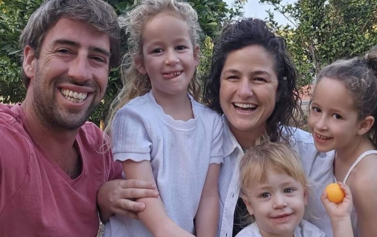 ShaharAzani's tweet photo. Tamar Kedem-SimanTov, her husband Jonathan, 2 twin daughters (6) &amp; their 4 year old son were BUTCHERED by Hamas terrorist filth. 

This alone is abhorrent. 
Now imagine thisX1000💔💔💔🇮🇱 https://t.co/pTaaYxIuLr