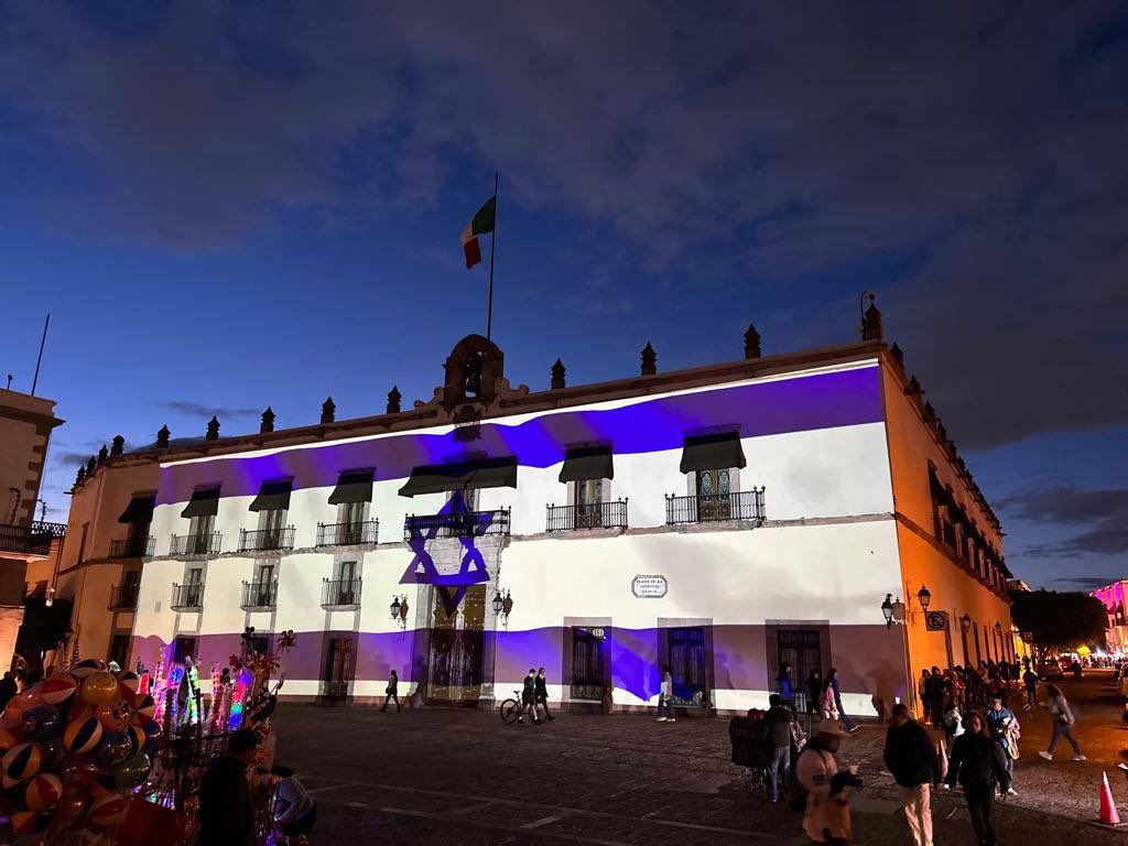 gobqro's tweet photo. Nuestros pensamientos con todos nuestros compatriotas mexicanos que se encuentran en Israel. El diálogo y la paz son el mejor camino. Nuestro apoyo, @IsraelinMexico. 🇮🇱 https://t.co/3cqWUTBUcN