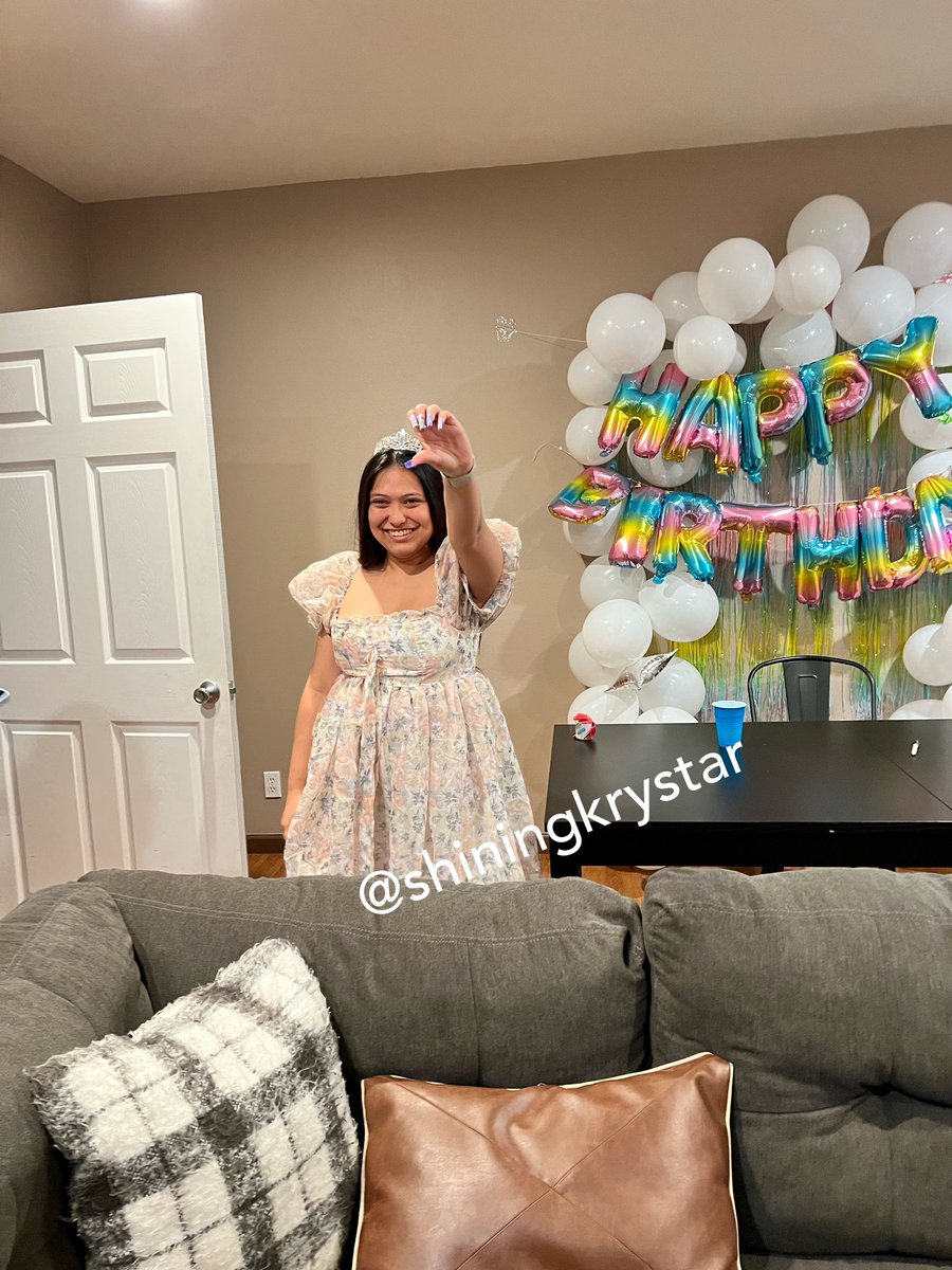 shiningkrystar's tweet photo. photos from her fanmeet to her waving goodbye to us 🥺 she’s the sweetest person ever, she really cares about us so much and omg i love herrrr 

#HappySunshineday #KrystaDay #우리_우주의_빛나는_크리스타 https://t.co/WrXjJ2VmcQ