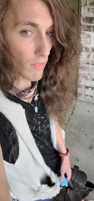 How middle sister coded am I? https://t.co/6kr0CL8vJc<a href="/tag/livestream"class="tags"><span>#livestream</span></a>