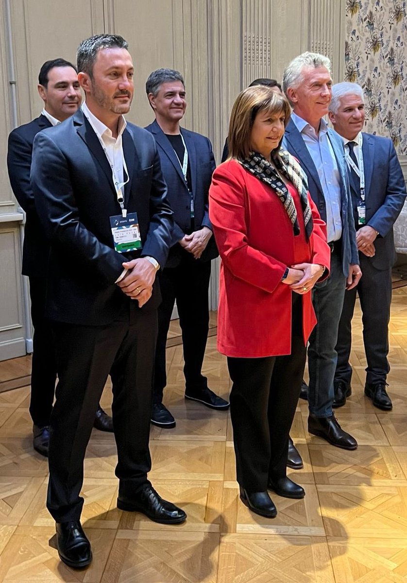 jxc_comuna11's tweet photo. Hay Equipo. Hay Juntos por el Cambio. Hay Presidente: @PatoBullrich  #PatoPresidente @luispetri  Los estamos acompañando para ganar el 22/10 https://t.co/m4aYIbB1iG