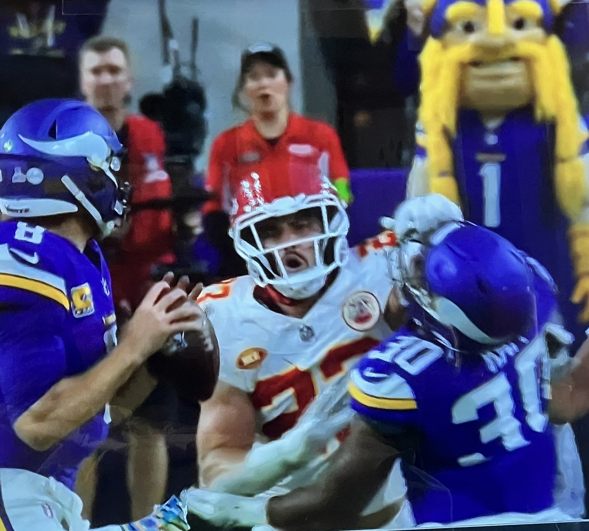 N0ELTHOMPSON's tweet photo. That certainly looks like some sort of penalty. #SKOL https://t.co/IhYJpWfXWT