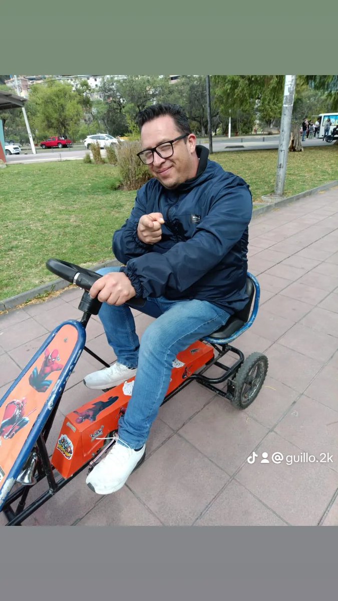 guillo2k's tweet photo. - #disculpeusted dónde queda la #vereda del frente 🤔?
- Pos al #frente 😜...
- Pos de #alla me #mandan #aca 😂😎 https://t.co/CLl8FUst5C