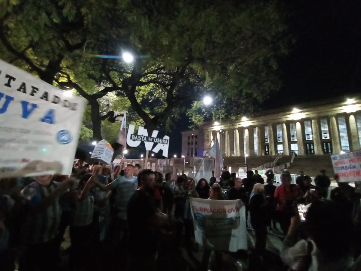 hipotecadosuva's tweet image. La vivienda es un derecho y se pelea en la calle, vamos a seguir hasta que la política entienda que no vamos a parar #HipotecadosUVA #IndiceCasaPropia