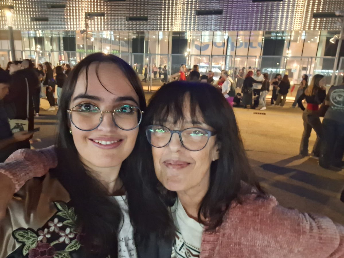 Thank you for an amazing night! Love you <a href="/Louis_Tomlinson/">Louis Tomlinson</a> 🇮🇹

<a href="/louiespaces/">Louies Space 🍋</a> <a href="/louisfatorino/">Louis Tomlinson Torino FA🇮🇹</a> 

#FaithInTheFutureTurin 
#FaithInTheFutureTorino  #LouisTomlinson