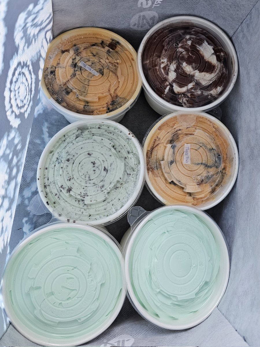 mtutti23's tweet photo. When it's the last day for @MilkyWayRegina, everything is half price, and the flavour of the day is #pistachio, you stock up! #mintchip #heavenlyhash #tigertail https://t.co/LI4diaeRPi