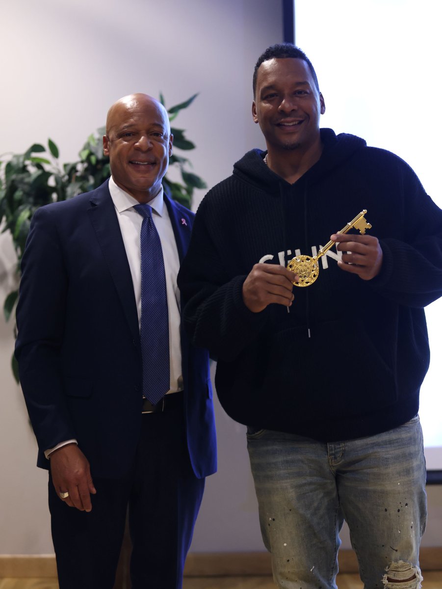Garyblackfilm's tweet photo. Deon Taylor's body of work boasts 14 independent films including “Traffik”, “The Intruder”, “Black &amp; Blue”, “Fatale”, “The House Next Door: Meet the Blacks 2”, and his latest film, “Fear”. #DeonTaylorDay https://t.co/cdXhojCoZj