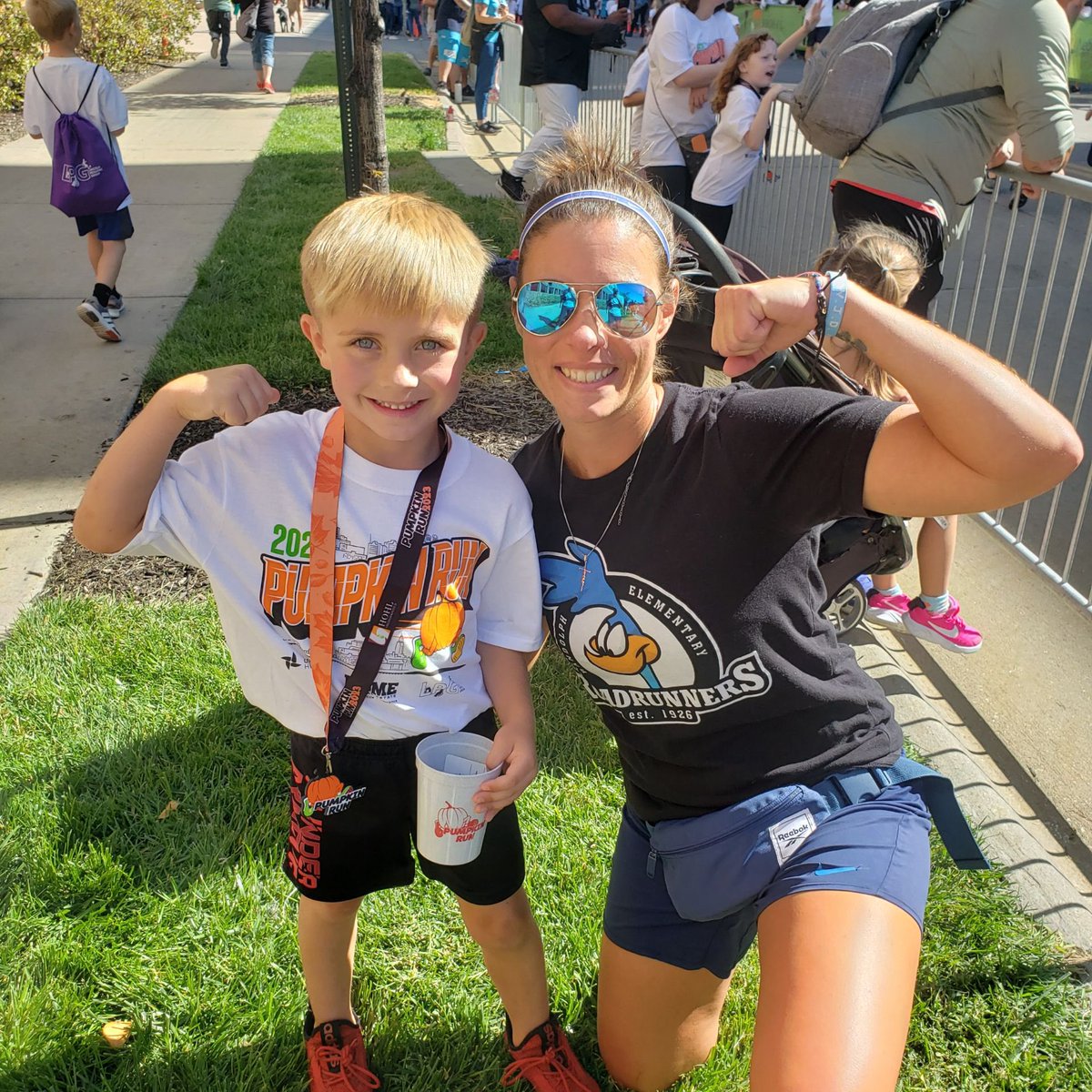 gymnutt23's tweet image. 🎃🏃🏼‍♀️ #PumpkinRun23 🎃🏃🏾‍♂️ Shout out to @NESportsCouncil for putting on such an amazing event to keep our kids in motion! Love making memories with my Roadrunners! #physednutt #lifelongmovers #RandolphPride