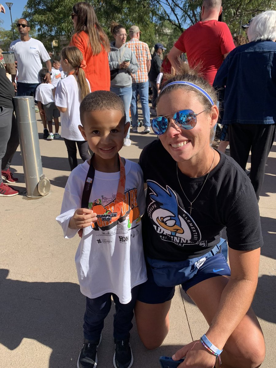 gymnutt23's tweet image. 🎃🏃🏼‍♀️ #PumpkinRun23 🎃🏃🏾‍♂️ Shout out to @NESportsCouncil for putting on such an amazing event to keep our kids in motion! Love making memories with my Roadrunners! #physednutt #lifelongmovers #RandolphPride