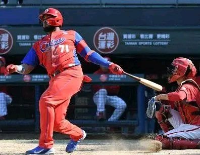 Roilancu1's tweet photo. Arriba #Cuba, #Cuba, #Cubaaa!!!

#Cuba Campeón de la Copa del Caribe de Béisbol ⚾️!!!
Derrotó a Curazao 3x1.
Tubey del Leñador tunero Baldoquín, combinado con Jonrón del "Grillo" Arruebarruena, le dieron la medalla de oro a nuestra selección.
FELICIDADES #CUBA 
#SíSePuede https://t.co/vVX30Zane2