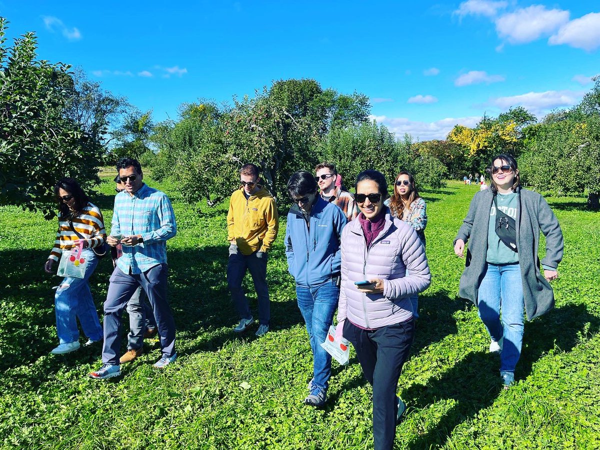 MtAuburnRadRes's tweet photo. Fall fun at Brooksby Farms!! Our residents love all things apple 💪🏻 https://t.co/fuWtrK35nD