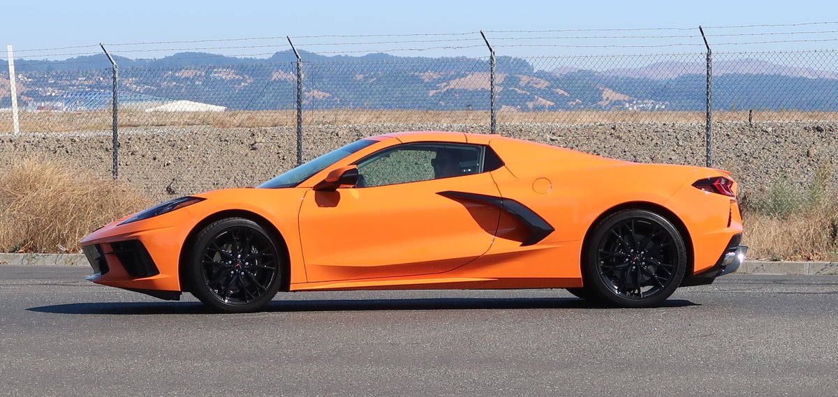 fepacommish's tweet image. Saw a pair of beauties out near the airport this afternoon while waiting for the @BlueAngels. Check out the 2023 @TeamChevy #CorvetteC8 and the 2023 @ford Mustang Mach-E.