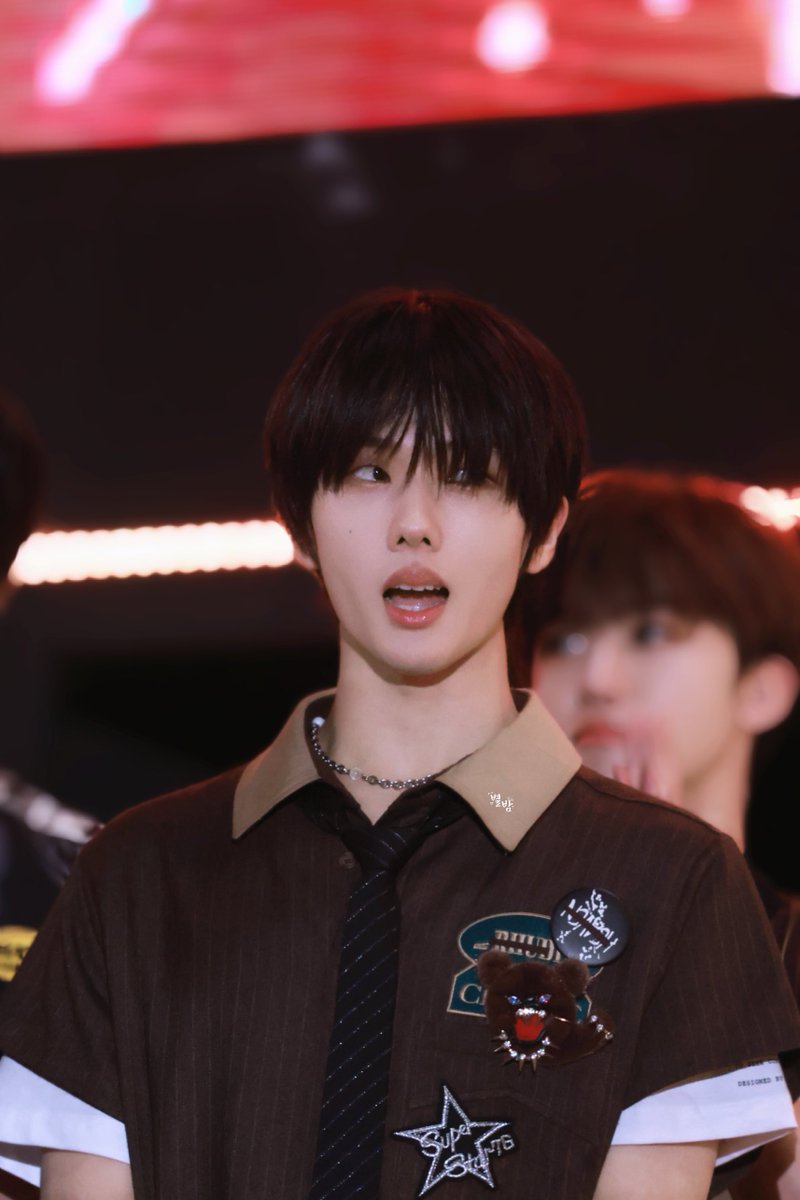 jcbb_2512's tweet photo. 231008 영동대로 K-Pop Concert HQ

     👇🏻
👉🏻🐹👈🏻
      👆🏻

#지성 #JISUNG
#박지성 #NCTDREAM
#チソン https://t.co/bE017GeJtf