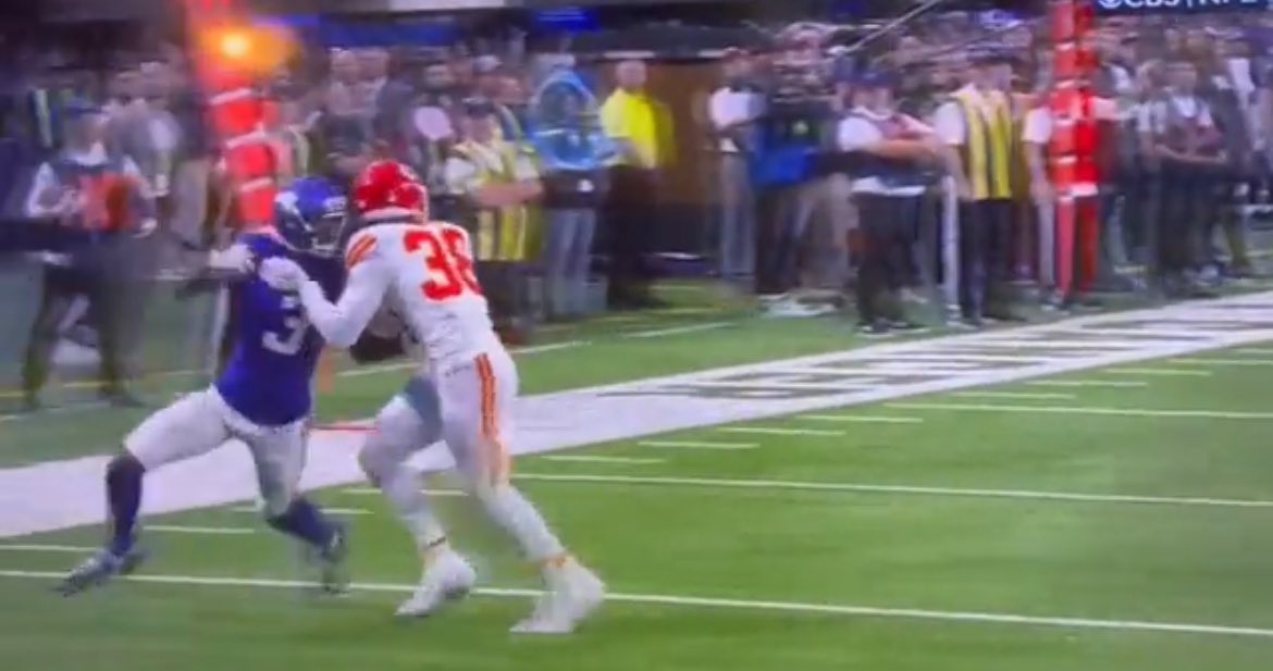 Wolvesmuse's tweet photo. Just your average Chiefs game folks https://t.co/pVTTy7zBUV