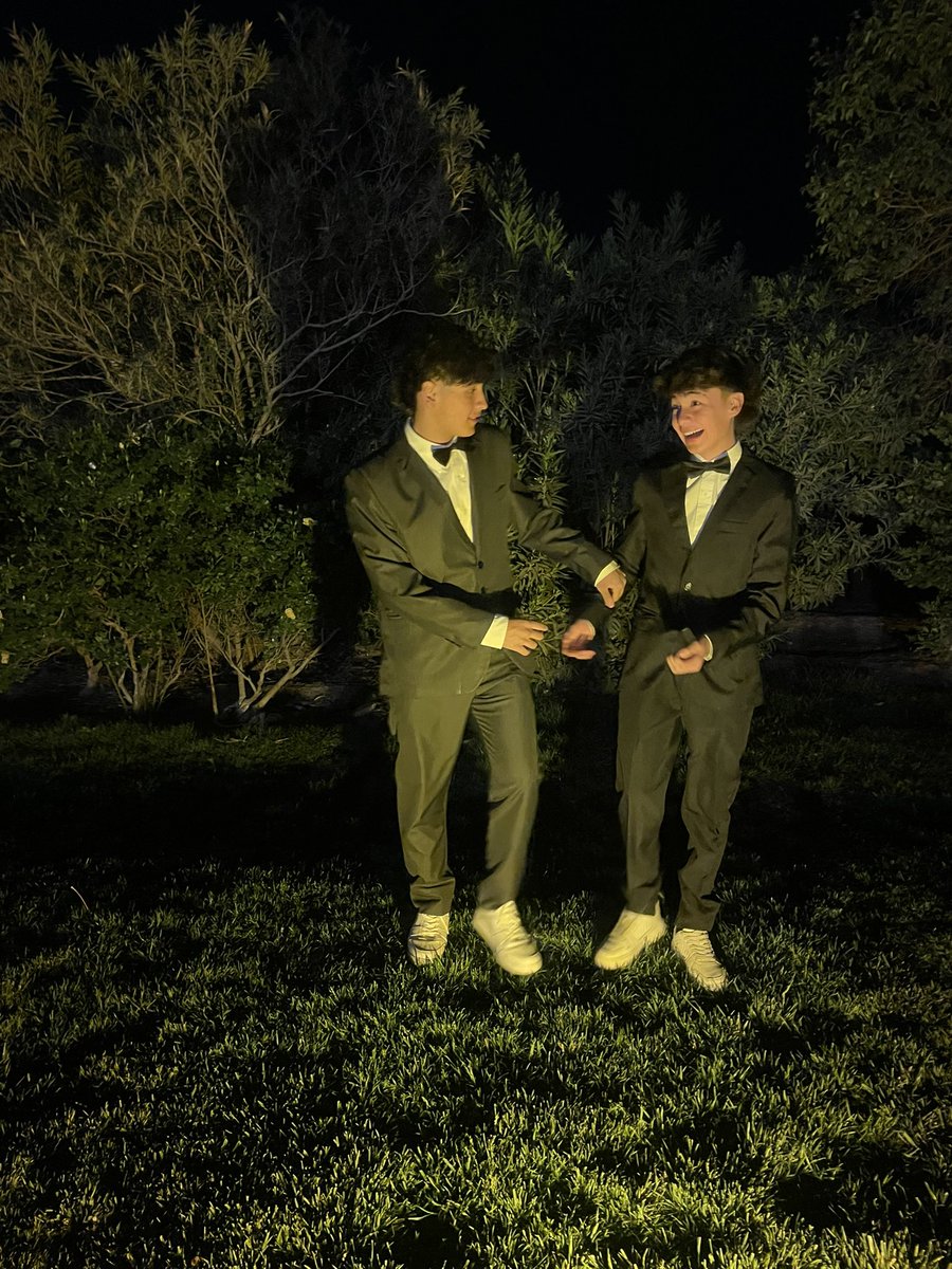 BUSCAMOS DUAS DINÁMICAS!!
cualquier cosa ig @fantinook @juancruzznoe