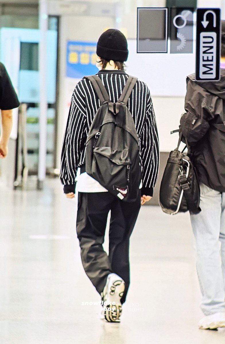 snowflake_boy's tweet photo. 231009 ICN

빠빠해주고 안녕〰️〰️
약 20일간의 4개국 순방,,, 진짜루 수고햇오🫠 

#수호 #SUHO #준면 #김준면 #スホ #金俊勉 
@weareoneEXO https://t.co/6smLJeb8JA
