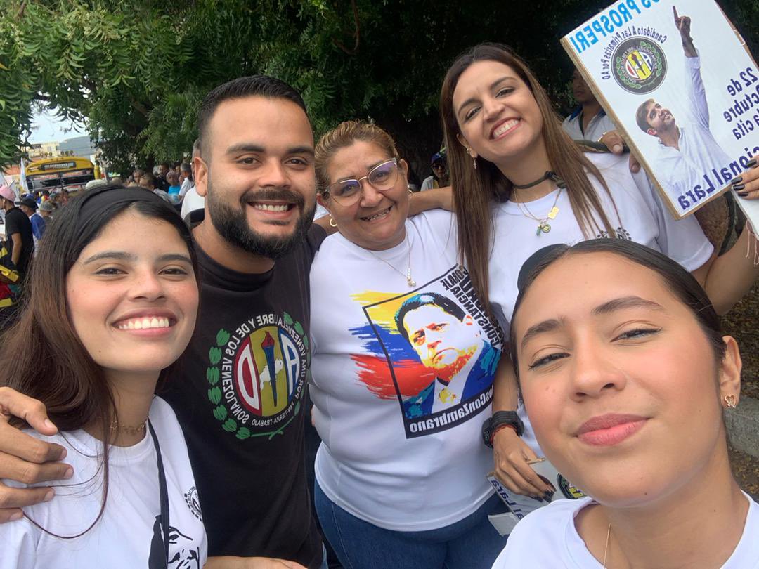MildredCrespoAD's tweet photo. Barquisimeto se desbordó para acompañar a @prospericarlos, candidato a las primarias y futuro presidente de 🇻🇪. Tenemos organización y deseos que en Venezuela gobierne un militante de AD, porque AD sabe gobernar. Así que el 22 de octubre todos juntos #DemosElPrimerPaso https://t.co/xpVlwAWWWK