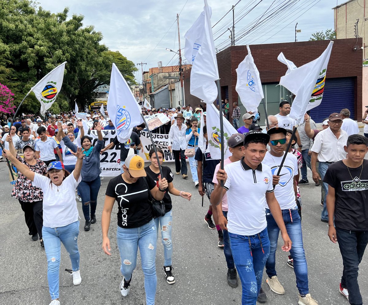 MildredCrespoAD's tweet photo. Barquisimeto se desbordó para acompañar a @prospericarlos, candidato a las primarias y futuro presidente de 🇻🇪. Tenemos organización y deseos que en Venezuela gobierne un militante de AD, porque AD sabe gobernar. Así que el 22 de octubre todos juntos #DemosElPrimerPaso https://t.co/xpVlwAWWWK