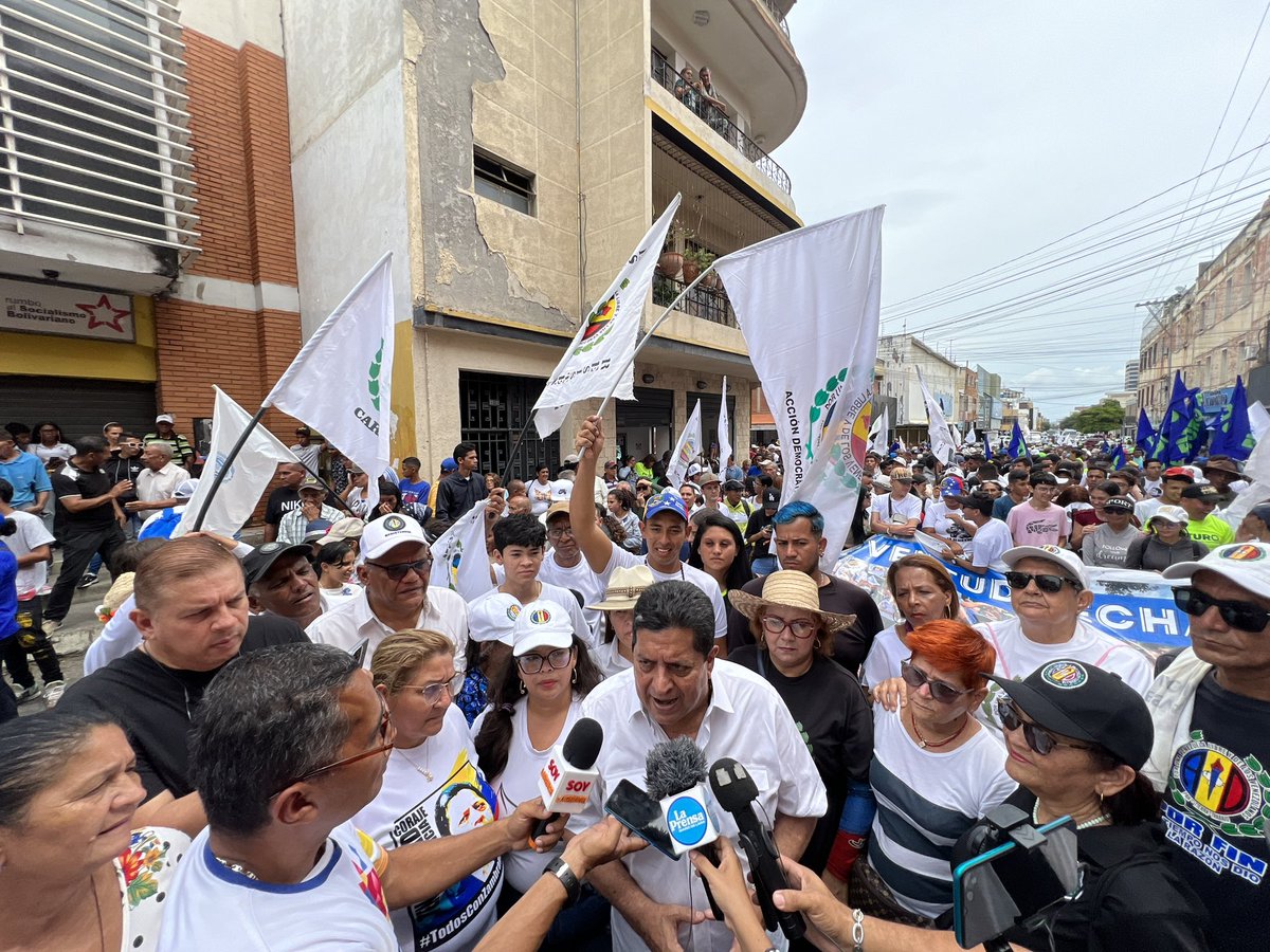 MildredCrespoAD's tweet photo. Barquisimeto se desbordó para acompañar a @prospericarlos, candidato a las primarias y futuro presidente de 🇻🇪. Tenemos organización y deseos que en Venezuela gobierne un militante de AD, porque AD sabe gobernar. Así que el 22 de octubre todos juntos #DemosElPrimerPaso https://t.co/xpVlwAWWWK