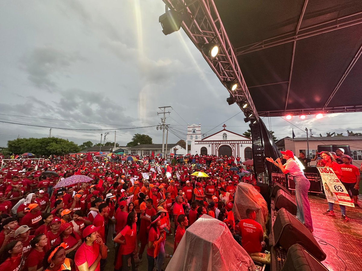 LindaCabarcas1's tweet photo. Mis amigos en Zapayán, mostraron su apoyo con sinceridad a mi candidatura a la Asamblea del Magdalena. Mi cariño y agradecimiento por esta gran manifestación, para ‘Chicho’ y Lindis Herrera, cuya amistad nos ha convertido en familia. #SoyLindaTuDiputada https://t.co/90B63AV3Ve