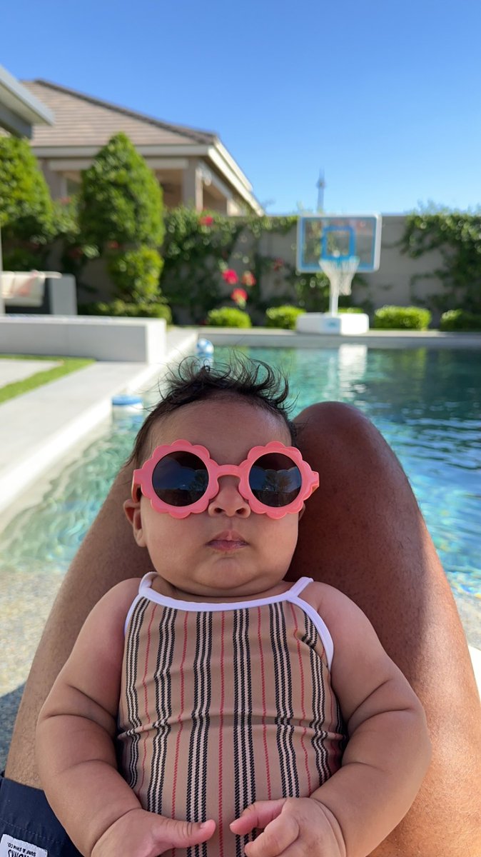 SheldonBell_'s tweet photo. Last Pool Day of the year ☀️. https://t.co/kmMoCgaA1M