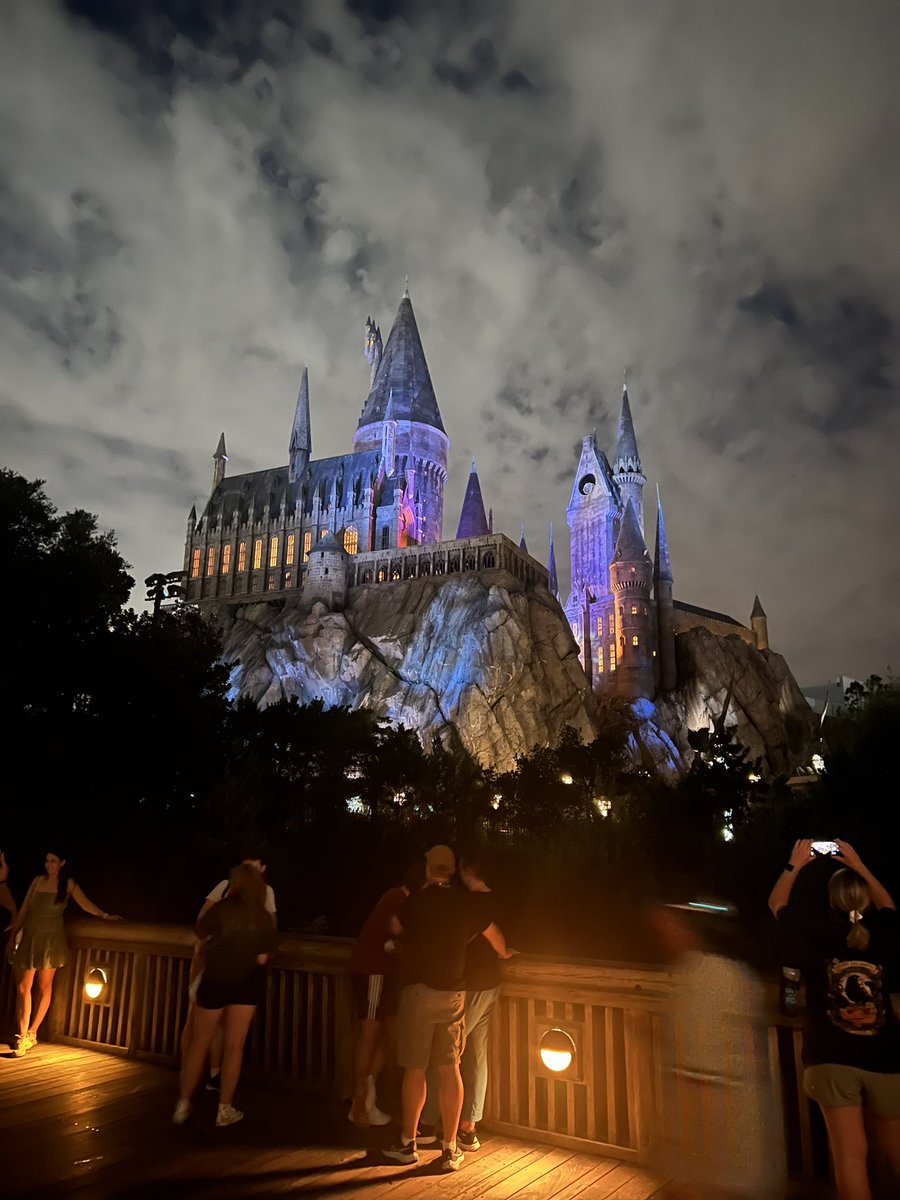 crob0526's tweet photo. Halloween Horror Nights https://t.co/fabB6kmwSb