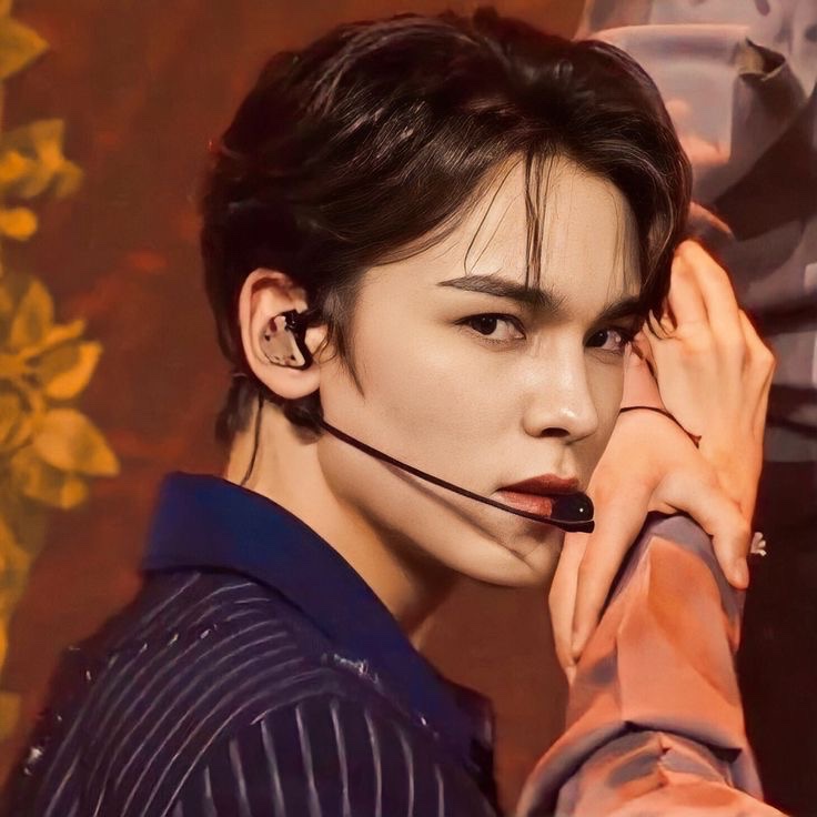 hourlyhvc's tweet photo. #버논 #VERNON #バーノン #세븐틴 #SEVENTEEN @pledis_17 https://t.co/Mg5eCuTJjO