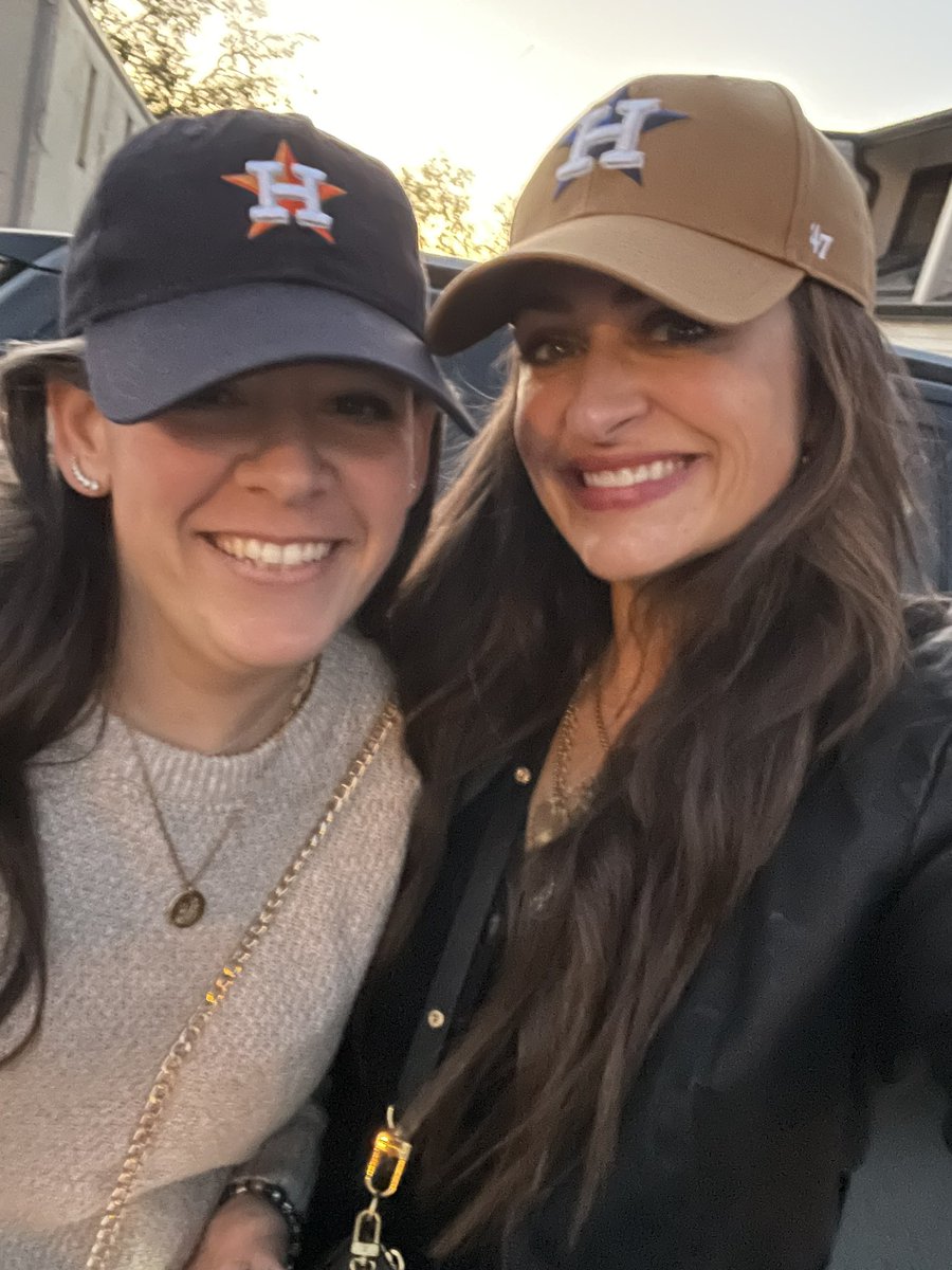 JackieLeeWhite's tweet photo. Cheering for the Astros in Nashville tonight #Ready2Reign  @bfflbwash https://t.co/RDCuEajf1v