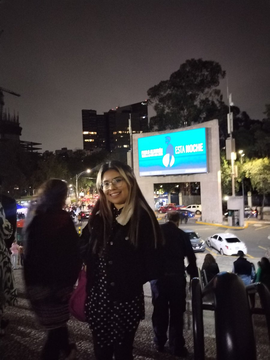 Ayer fui muy feliz viendo a @pabloalboran ❤️ ¡Te quiero, Pablo! Qué noche tan efímera, llena de amor, humildad, talento y voces a coro.

#TourLaCuartaHoja