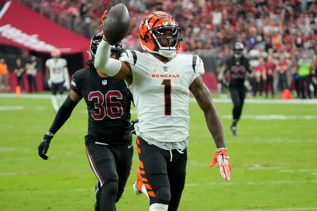 Shoutout to Ja’Marr Chase for setting a new Bengals record for catches in a game with 15 catches on 19 targets and totaled 192 yards and 3 td’s. Trajectory to be a Hall of Famer. J Burrow/Oline great performance.
<a href="/NFLonFOX/">FOX Sports: NFL</a> 
<a href="/Bengals/">Cincinnati Bengals</a> <a href="/Real10jayy__/">Ja’MarrChase</a> 
#keepupthehardwork