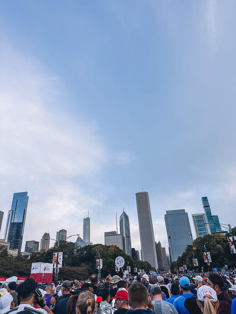 Officially a marathoner! 🎉🎉🎉

Congratulations to all the runners from near and far! And a huge thank you to every volunteer and spectator who showed up and showed out in 29 of Chicago’s neighborhoods — you really outdid yourself!