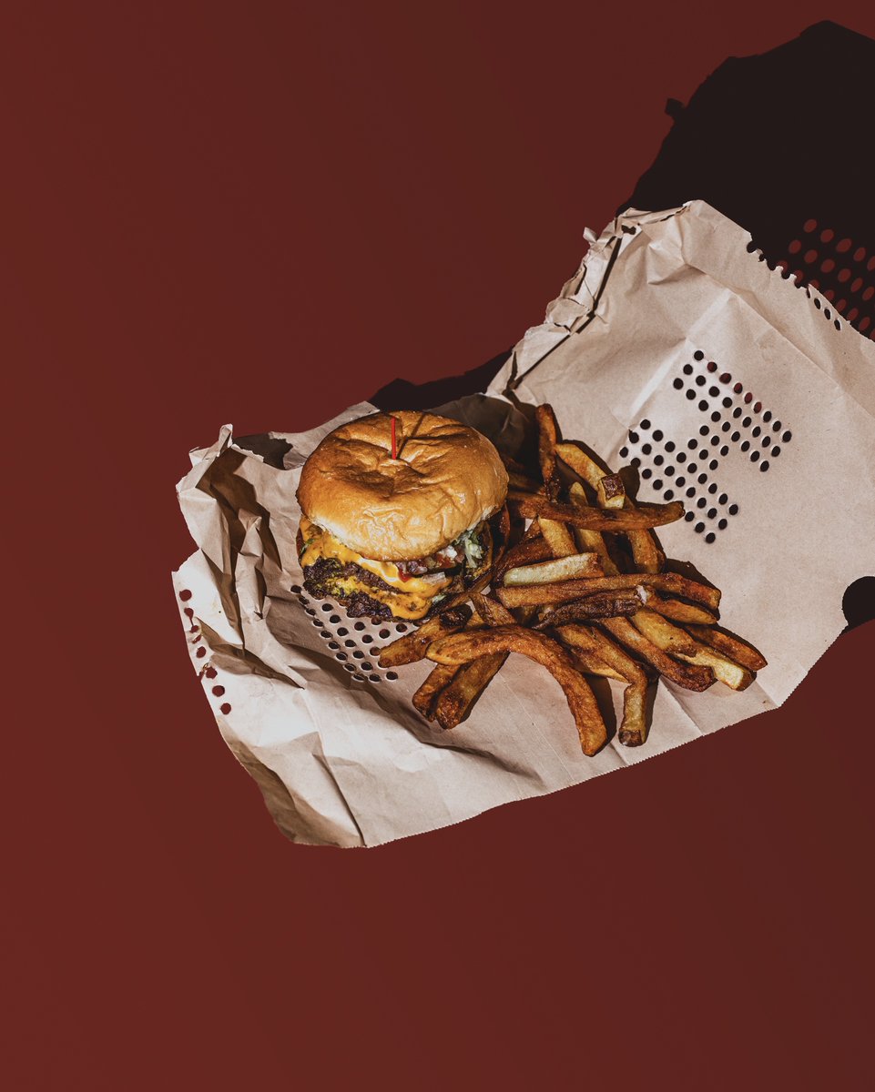No Sunday scaries here… just 100% grass-fed #Wagyuuuu! #HiHoCheeseburger

📷 @domaznavour