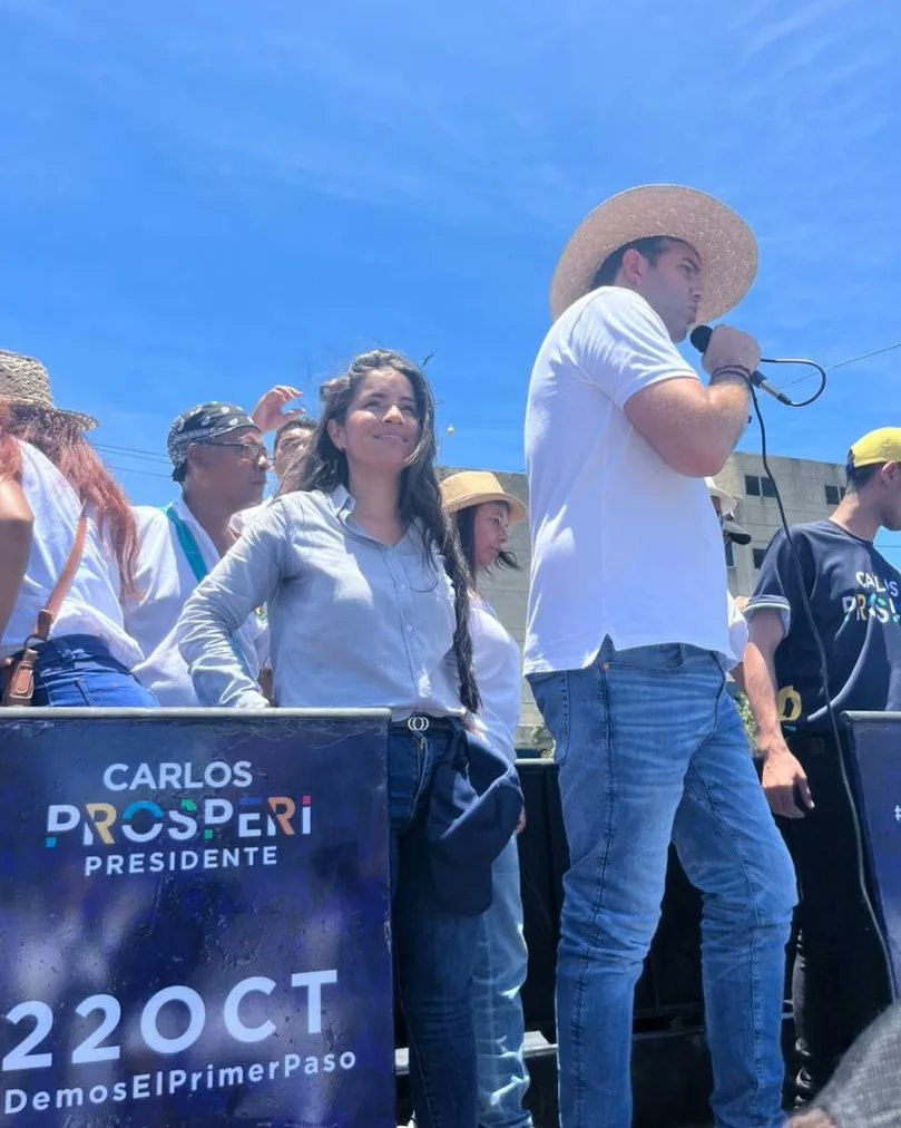 francolustay's tweet photo. Nos ha costado tanto, nos han subestimado, nos han señalado, la nobleza de un partido que se ha quedado al lado de la UNIDAD ¡SIEMPRE! SIN TITUBEOS ,para nosotros el maltrato al aliado no es opción porque entendemos nuestro rol ,me siento orgullosa de ti equipo @prospericarlos 🇻🇪🙌🏻

Las últimas movilizaciones han sido sumamente emotivas, es reconfortante ver un pueblo VIVO ❤️🫀 cuya única gasolina es la esperanza se vivir mejor.

Si exite algo que reconocer de ti @prospericarlos ha sido la capacidad de desprendimiento y la humildad para responder ante la coyuntura, esas cualidades son la necesarias para el 2024.

Lo vamos a lograr 🇻🇪