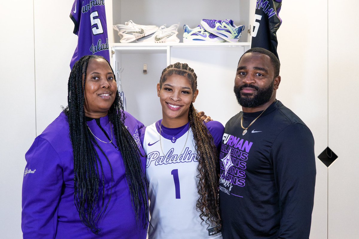 SamariaTaylor13's tweet photo. Had a great time with my family this weekend on my Official visit to Furman University💜 #100%committed @FurmanWBB @Coach_Curtis_FU @CoachAmber_ https://t.co/tOMlMUMecM