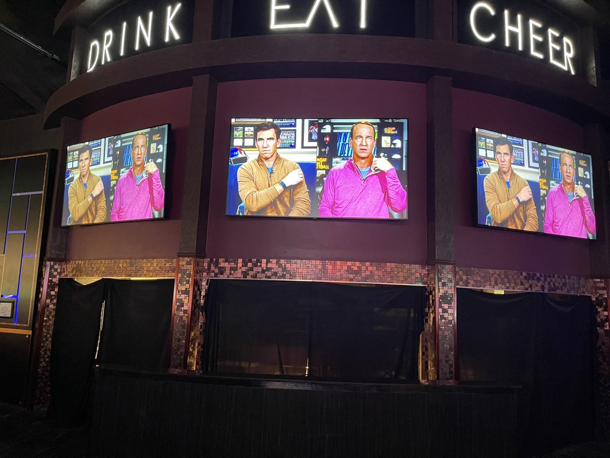 hornfan316's tweet photo. @WinStarWorld how can you be the official sponsor of the @dallascowboys but you cannot even have the game on in your casino @royreyna11 @trudavidcowboys 
#hardfail #disappointment #WTF https://t.co/mg9j6hiEOW