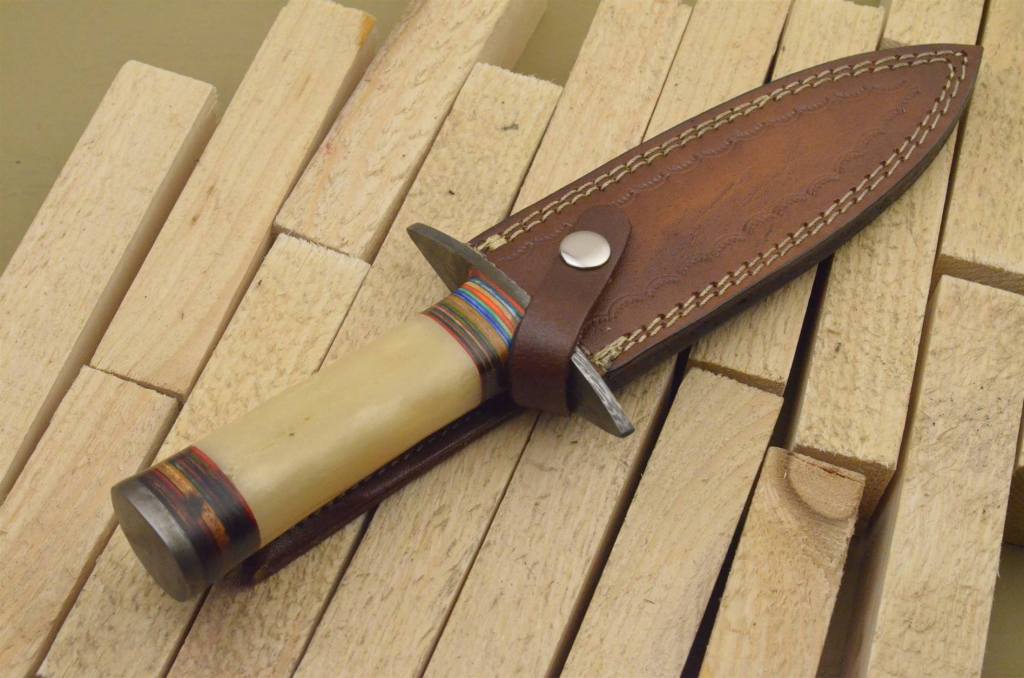 TITLE : CUSTOM MADE DAMASCUS BOWIE DAGGER KNIFE

BLADE : DAMASCUS

HANDLE : BONE &amp; HARD WOOD HANDLE

BOLSTERS : DAMASCUS

SHEATH : COW HIDE LEATHER

Blade Size: 4.25

Handle Size: 4.5

If you want to buy link in bio 

#knife #knives #USA #forsale #damascus #FreeShipping