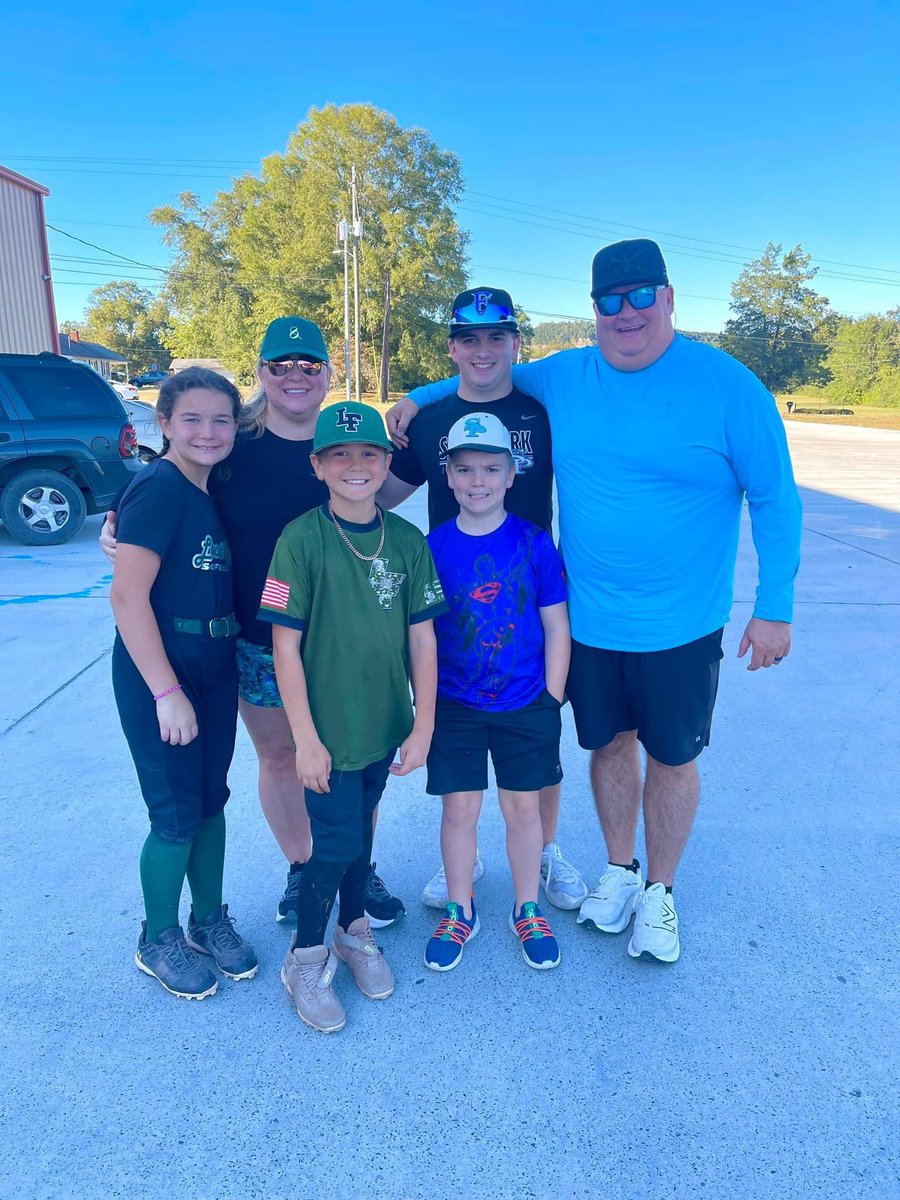 jbradford81's tweet image. We enjoyed watching our nephew and niece play Fall Ball today as well as getting to see our family!⚾️🥎 Logan and LandO sure love their cousins! #funday #kidfun #ballers