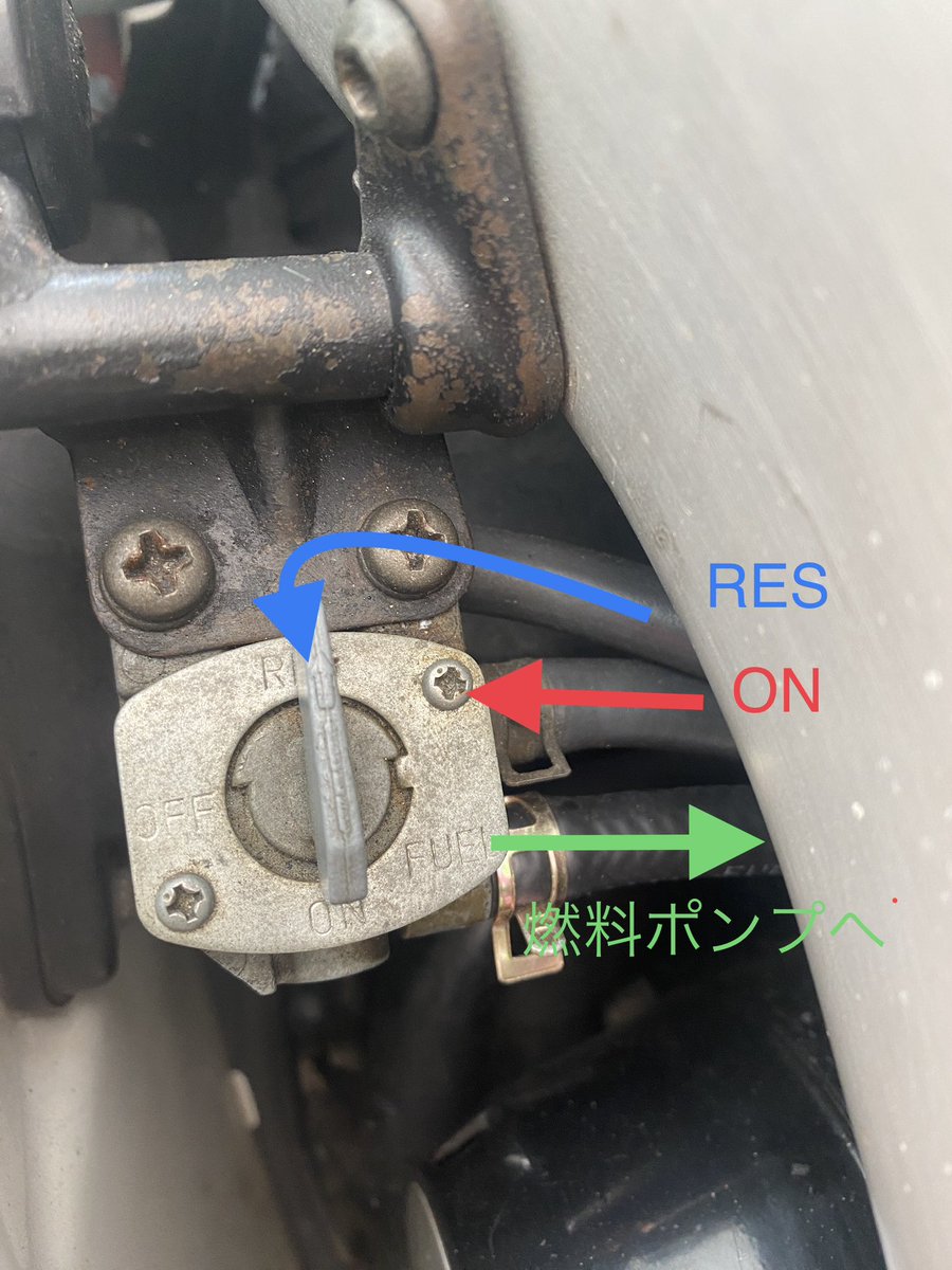 FZR1000_'s tweet photo. ガス欠反省して、燃料チューブ繋ぎ直してる。
折角なので備忘録がてら、写真を残す。
燃料コックのシールを交換後に間違ってONとRESを繋ぎ間違えたようだ。
ずーっと予備タンクで走ってたという…あゝ恐ろしやー
FZR750の整備マニュアルだと絵も違うし、何も書いてない結構適当
#FZR1000
#2gh https://t.co/3UjwNa1zdy