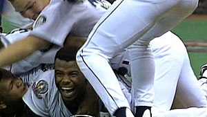 ZainePaisley's tweet photo. remember today #edgarsdouble and the 
8-1 comeback against the #bluejays. #MyohMY #Seausrise #EdgarMArtinez #KenGriffeyJR #AROD #JROD #JPCRawfrod #MARINERS #SEATTLEMARINERS https://t.co/mxM8nKfuAD